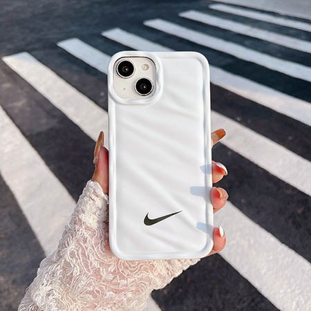 アイフォン 15plus カバーnike 白黒