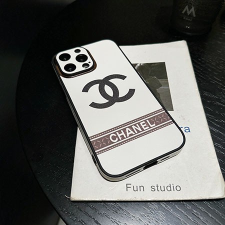 Chanel アイホン15pro携帯ケース 白