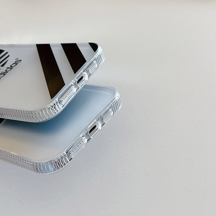 Adidas iphone15 ケース シルバー 