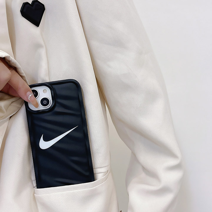 nike iphone15 シリコンケース 白