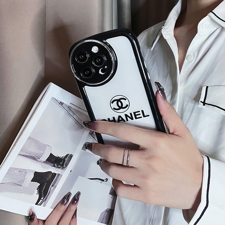 Chanel アイフォン15 カバー 透明